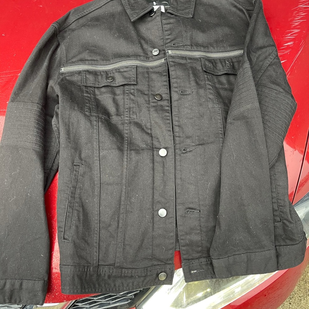 Guess Men’s Jacket. Brand new with the tags. Size Medium(runs big for medium)